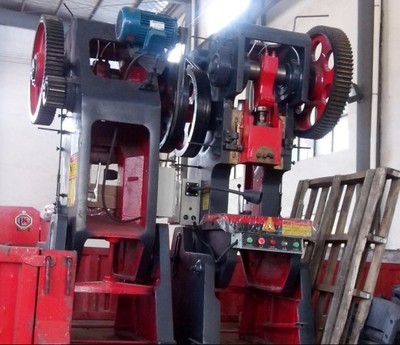 新疆沖床/烏魯木齊63T沖床價(jià)格/沖床型號-【效果圖,產(chǎn)品圖,型號圖,工程圖】-中國